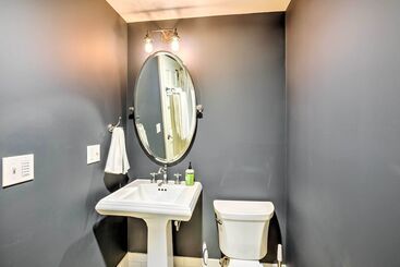 Pet Friendly House W/ Deck   10 Mi To Stowe Mtn!