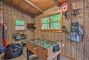 별장 Pocono Log Cabin: Fireplace, Fire Pits & Amenities
