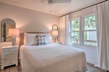 Remodeled Cottage On Sparrow Pond, Walk To Beach!