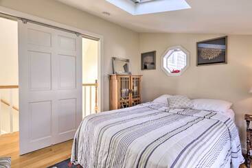 קוטג'' Kayaks, Deck & Pond Access: Rhode Island Retreat!