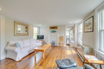 Rockland Home W/ Deck 5 Mins To Historic Downtown!