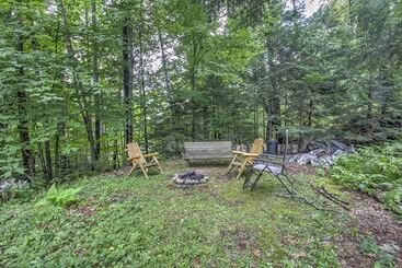 Rustic Intervale Hideaway W/ Deck & Wooded Views!
