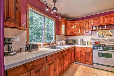Rustic Intervale Hideaway W/ Deck & Wooded Views!