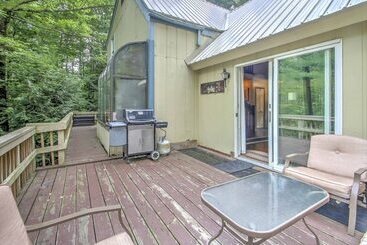 Rustic Intervale Hideaway W/ Deck & Wooded Views!