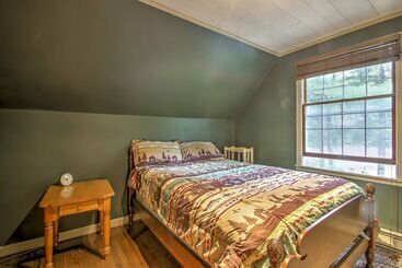 Rustic Intervale Hideaway W/ Deck & Wooded Views!