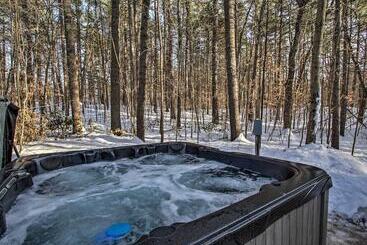 Secluded Conway Home W/ Theater Room & Hot Tub!