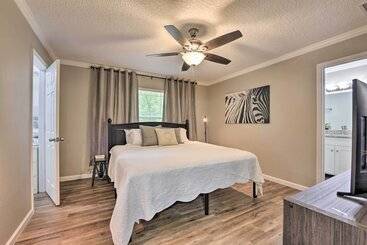 کلبه Serene Live Oak Home W/ Fire Pit By River + Sosmp!