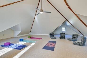 Spacious Historic Home In The Berkshires!