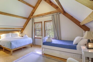 Spacious Kennebunkport Home W/ View, 2 Mi To Beach