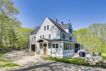 Spacious Kennebunkport Home W/ View, 2 Mi To Beach