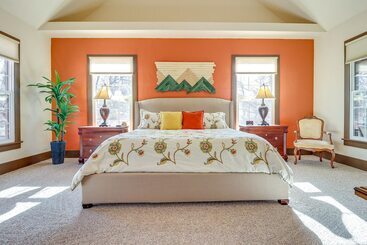 بيت ريفى Spacious Manitou Home W/ Views In Central Location