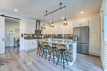 Spacious Old Town North Home W/ Rooftop Deck!