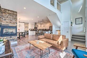 Spacious Old Town North Home W/ Rooftop Deck!
