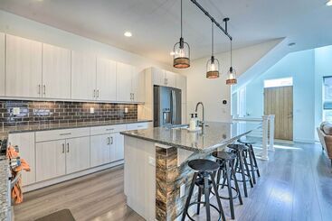 Spacious Old Town North Home W/ Rooftop Deck!