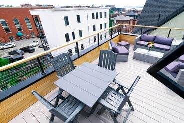 Spacious Portland Home: Walk Downtown!