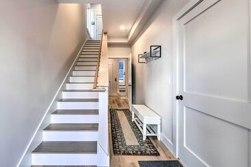 Spacious Portland Home: Walk Downtown!