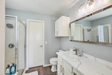 Spacious + Sunny Austin Home ~ 12 Mi To Dtwn!