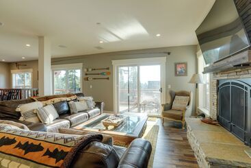 Stunning Luxury Home W/ Lake Tahoe Views & Hot Tub