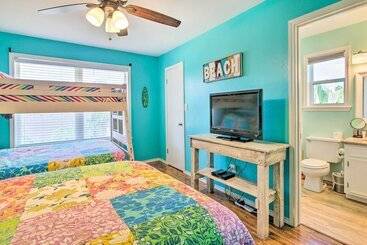 Sunny South Padre Home   Steps To The Beach!
