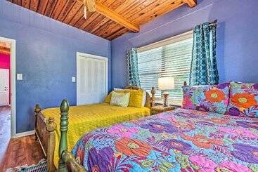 بيت ريفى Vibrant Pcb Bungalow W/ Patio   Walk To The Beach!