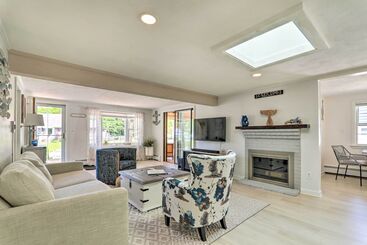 Charming West Yarmouth Home ~ 2 Mi To Beach!