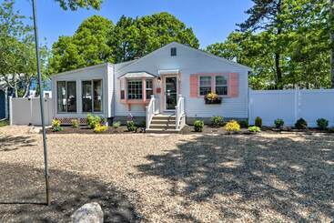 Charming West Yarmouth Home ~ 2 Mi To Beach!
