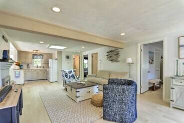 Charming West Yarmouth Home ~ 2 Mi To Beach!