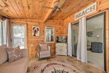 Charming West Yarmouth Home ~ 2 Mi To Beach!