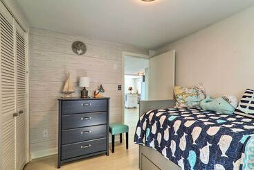 Charming West Yarmouth Home ~ 2 Mi To Beach!