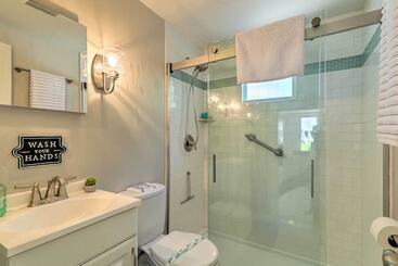 Charming West Yarmouth Home ~ 2 Mi To Beach!