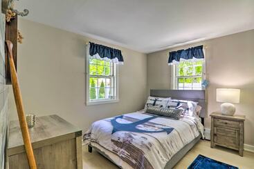 Charming West Yarmouth Home ~ 2 Mi To Beach!