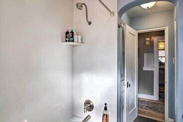 Adventure Home Base   7 Blocks To Downtown!