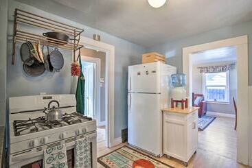 Adventure Home Base 7 Blocks To Downtown!