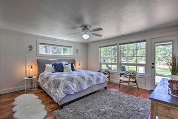 بيت ريفى Bend Hideaway On 3 Acres With Decks + Fire Pit!