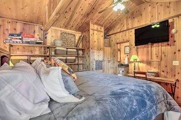 Close To Skiing: Cabin W/ Pool Access In Breck