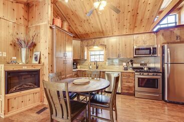 Close To Skiing: Cabin W/ Pool Access In Breck