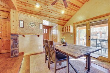 Close To Skiing: Cabin W/ Pool Access In Breck
