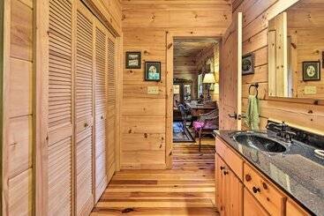 Cabin W/ Bbq + Games   Walk To Blue Ridge Parkway!