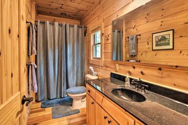 Cabin W/ Bbq + Games   Walk To Blue Ridge Parkway!
