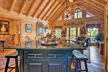 Cabin W/ Bbq + Games   Walk To Blue Ridge Parkway!