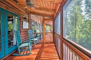 Cabin W/ Bbq + Games   Walk To Blue Ridge Parkway!
