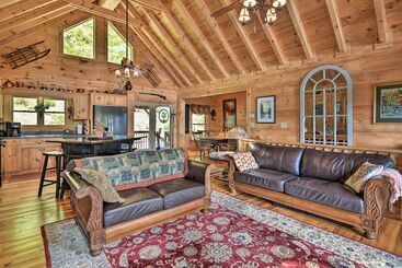 Cabin W/ Bbq + Games   Walk To Blue Ridge Parkway!