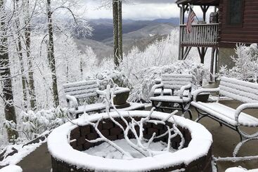 Cabin W/ Bbq + Games   Walk To Blue Ridge Parkway!