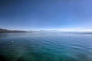 Carnelian Bay Home W/ Hot Tub Near Tahoe Skiing