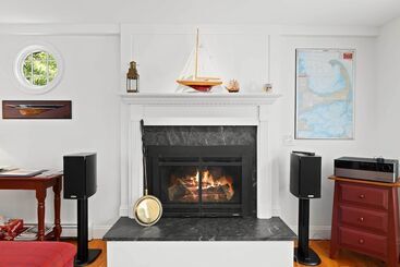 Charming Cottage W/ Deck   Walk To Skaket Beach!