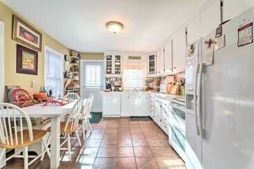 Charming East Falmouth Home W/ Hot Tub!