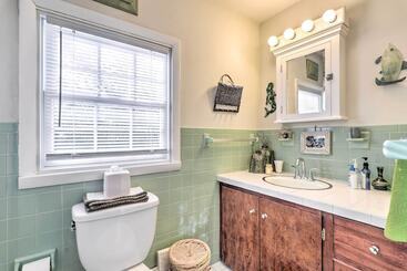 Charming East Falmouth Home W/ Hot Tub!