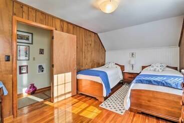Charming East Falmouth Home W/ Hot Tub!