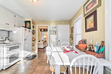 Charming East Falmouth Home W/ Hot Tub!