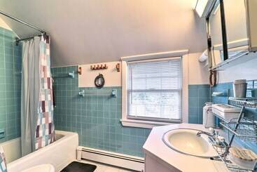 Charming East Falmouth Home W/ Hot Tub!